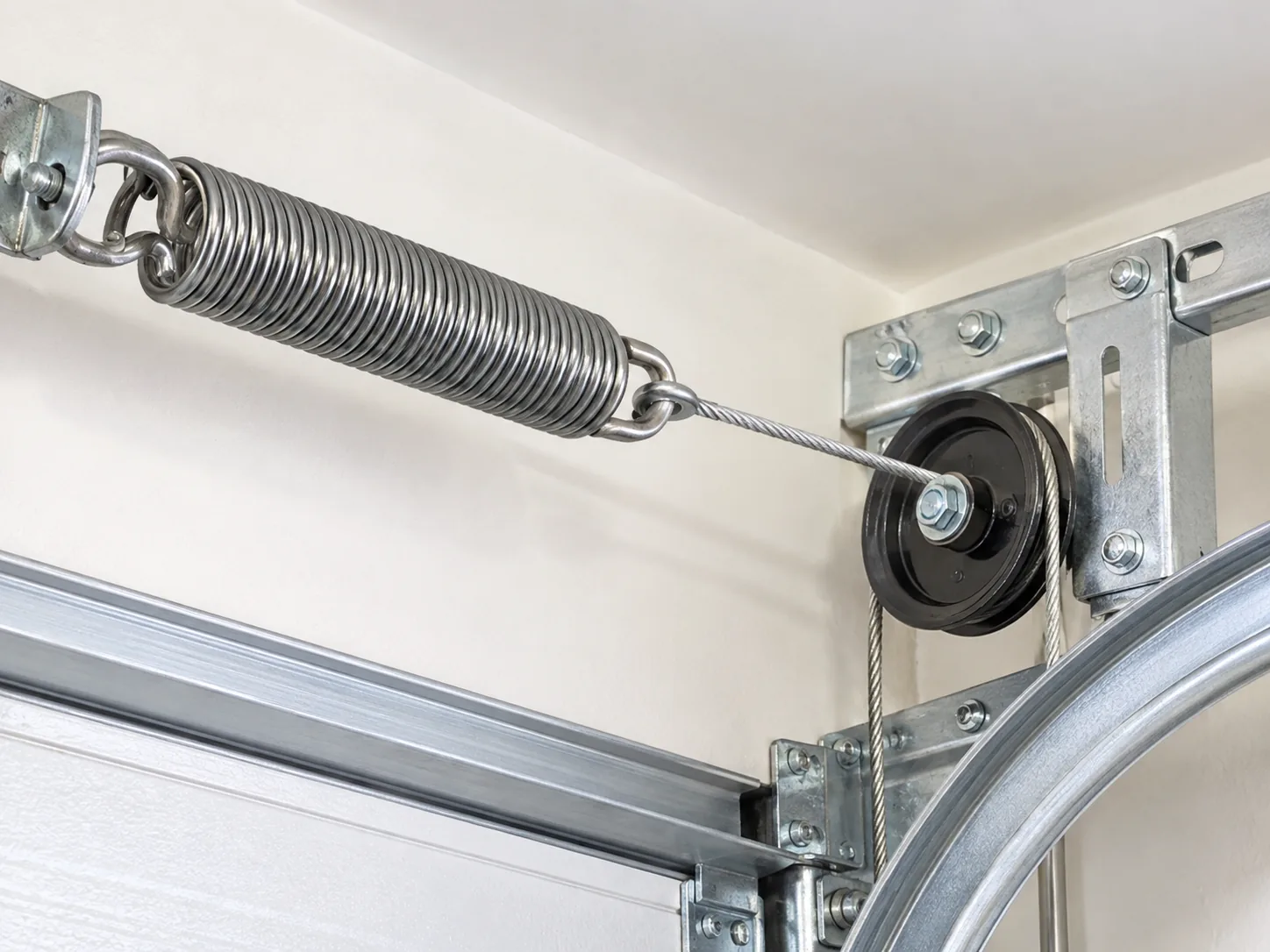 Cable Repair for Groves' Older Garage Doors in Beaumont