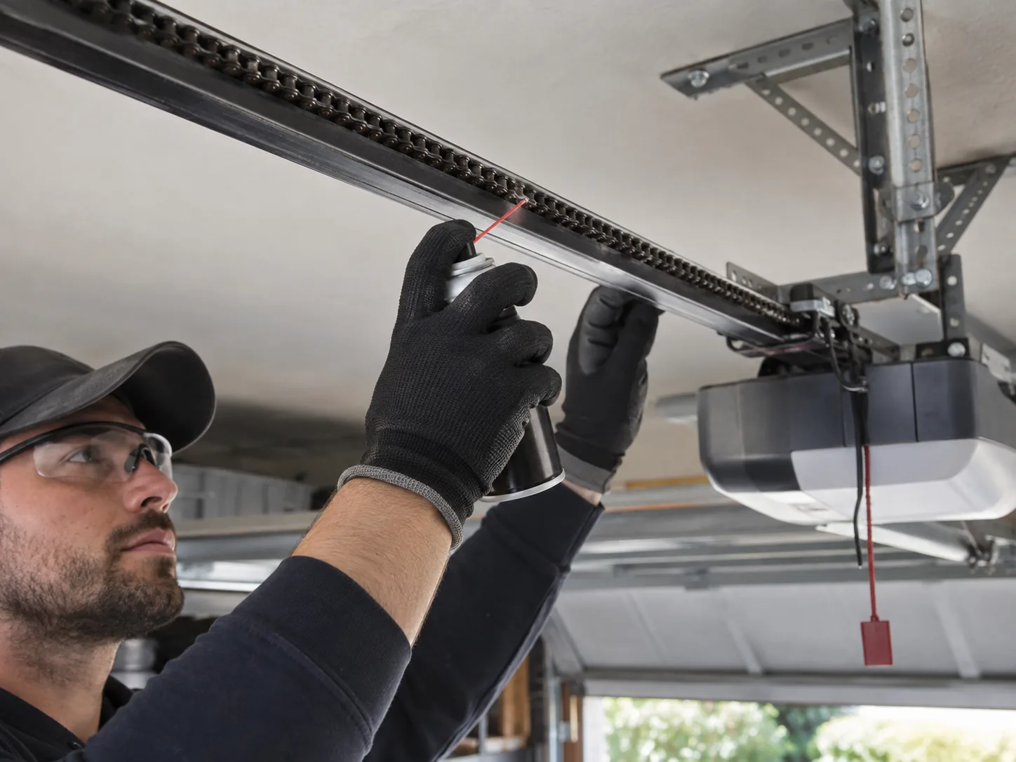Opener Installation for Nederland's 1970s-Era Garages in Beaumont