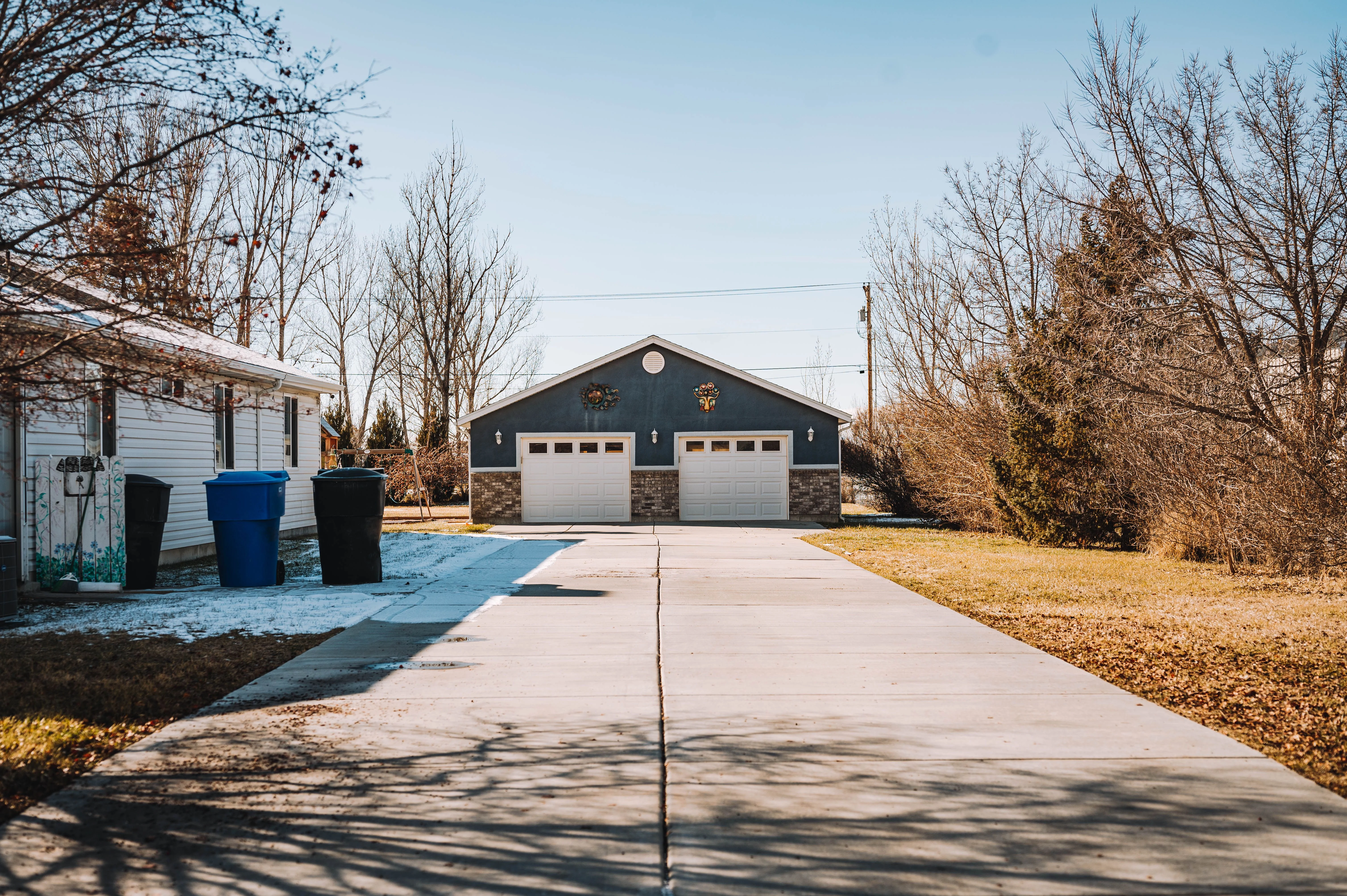 Residential garage door in Evadale